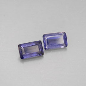 カラットの天然バイオレットブルーアイオライト（6.1×4 mm・エメラルドカット）