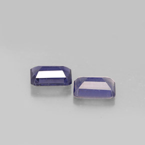 カラットの天然バイオレットブルーアイオライト（6.1×4 mm・エメラルドカット）
