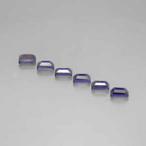カラットの天然バイオレットブルーアイオライト（6.1×4.1 mm・エメラルドカット）