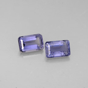 カラットの天然バイオレットブルーアイオライト（6×4.1 mm・エメラルドカット）