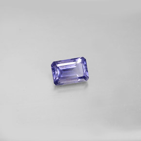 0.55カラットの天然バイオレットブルーアイオライト（5.9×4.1 mm・エメラルドカット）