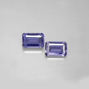 カラットの天然バイオレットブルーアイオライト（5.9×4 mm・エメラルドカット）