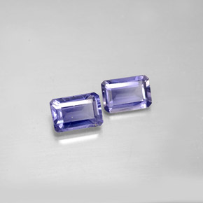 カラットの天然バイオレットブルーアイオライト（5.9×4 mm・エメラルドカット）