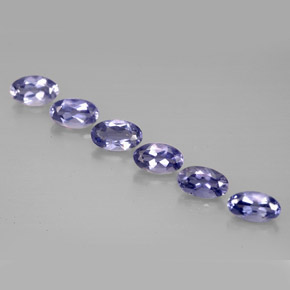 カラットの天然バイオレットブルーアイオライト（4.9×3.1 mm・オーバルカット）