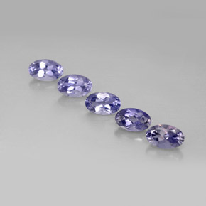 カラットの天然バイオレットブルーアイオライト（5×3.2 mm・オーバルカット）