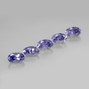 カラットの天然バイオレットブルーアイオライト（5×3.1 mm・オーバルカット）
