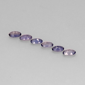 カラットの天然バイオレットブルーアイオライト（4.8×2.9 mm・オーバルカット）