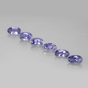 カラットの天然バイオレットブルーアイオライト（4.8×3 mm・オーバルカット）