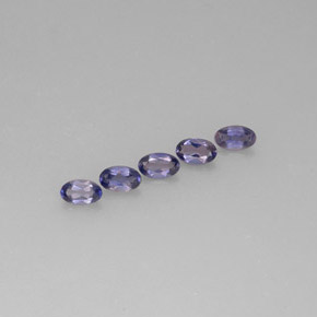 カラットの天然バイオレットブルーアイオライト（5.1×3.2 mm・オーバルカット）