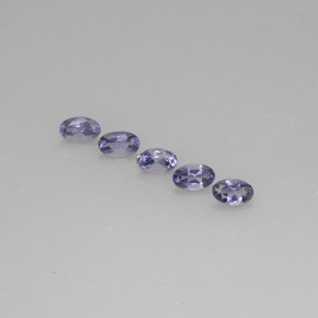 カラットの天然バイオレットブルーアイオライト（5.1×3.2 mm・オーバルカット）