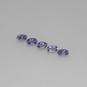 カラットの天然バイオレットブルーアイオライト（5.1×3 mm・オーバルカット）