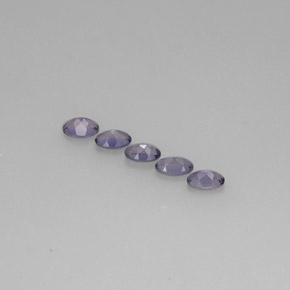 カラットの天然バイオレットブルーアイオライト（5.1×3 mm・オーバルカット）