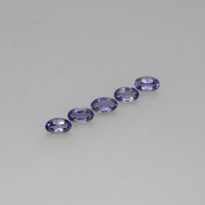カラットの天然バイオレットブルーアイオライト（4.8×3 mm・オーバルカット）