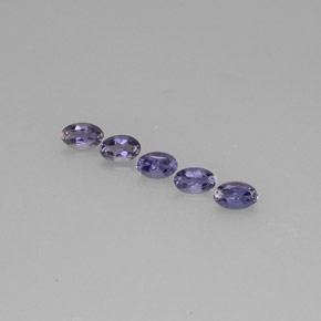 カラットの天然バイオレットブルーアイオライト（5×3.1 mm・オーバルカット）