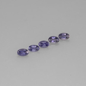 カラットの天然バイオレットブルーアイオライト（5×3.1 mm・オーバルカット）