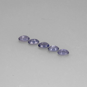カラットの天然バイオレットブルーアイオライト（5.1×3.2 mm・オーバルカット）