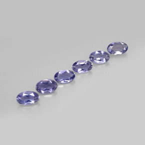 カラットの天然バイオレットブルーアイオライト（4.8×3 mm・オーバルカット）