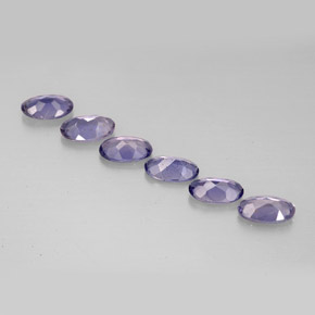 カラットの天然バイオレットブルーアイオライト（4.8×3 mm・オーバルカット）