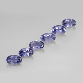 カラットの天然バイオレットブルーアイオライト（4.9×3.1 mm・オーバルカット）