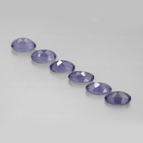 カラットの天然バイオレットブルーアイオライト（4.9×3.1 mm・オーバルカット）