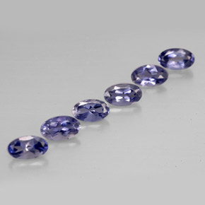カラットの天然バイオレットブルーアイオライト（5×3.1 mm・オーバルカット）