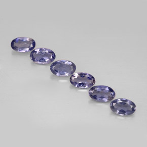 カラットの天然バイオレットブルーアイオライト（4.9×3 mm・オーバルカット）
