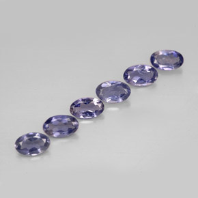 カラットの天然バイオレットブルーアイオライト（4.9×3 mm・オーバルカット）