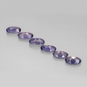 カラットの天然バイオレットブルーアイオライト（4.9×3 mm・オーバルカット）