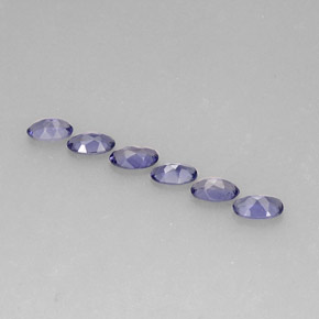 カラットの天然バイオレットブルーアイオライト（5.1×3 mm・オーバルカット）