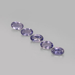 カラットの天然バイオレットブルーアイオライト（5.2×3.3 mm・オーバルカット）