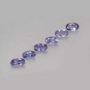 カラットの天然バイオレットブルーアイオライト（4.9×3 mm・オーバルカット）