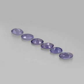 カラットの天然バイオレットブルーアイオライト（4.9×3 mm・オーバルカット）