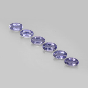 カラットの天然バイオレットブルーアイオライト（4.9×3.1 mm・オーバルカット）