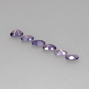 カラットの天然バイオレットブルーアイオライト（5×3.2 mm・オーバルカット）