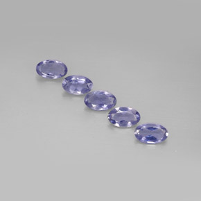 カラットの天然バイオレットブルーアイオライト（5.2×3.1 mm・オーバルカット）
