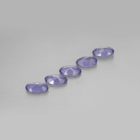 カラットの天然バイオレットブルーアイオライト（5.2×3.1 mm・オーバルカット）