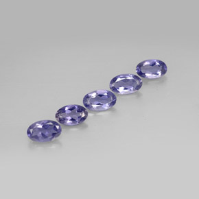 カラットの天然バイオレットブルーアイオライト（5.2×3.3 mm・オーバルカット）