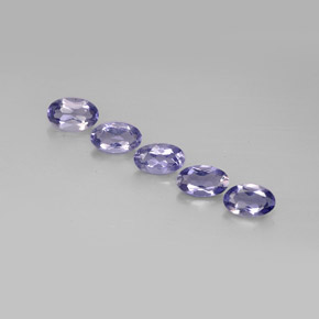 カラットの天然バイオレットブルーアイオライト（5×3.1 mm・オーバルカット）