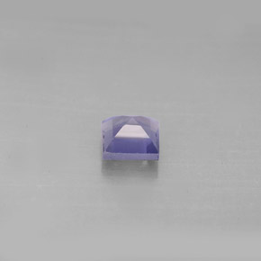 0.55カラットの天然バイオレットブルーアイオライト（4.8×4.8 mm・四角）