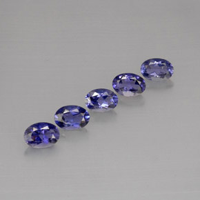 カラットの天然バイオレットブルーアイオライト（7.3×5.2 mm・オーバルカット）