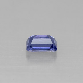 0.58カラットの天然バイオレットブルーアイオライト（5.9×3.9 mm・エメラルドカット）