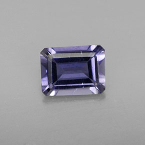 1.25カラットの天然バイオレットブルーアイオライト（8×6.1 mm・エメラルドカット）