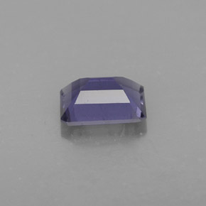 1.25カラットの天然バイオレットブルーアイオライト（8×6.1 mm・エメラルドカット）
