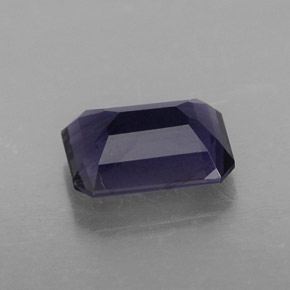 1.27カラットの天然バイオレットアイオライト（8×6 mm・エメラルドカット）