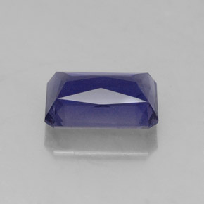 1.35カラットの天然バイオレットブルーアイオライト（8.3×5.7 mm・エメラルドカット）
