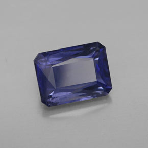 2.50カラットの天然バイオレットブルーアイオライト（9.5×7.1 mm・エメラルドカット）