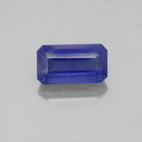 1.76カラットの天然バイオレットブルーアイオライト（9.4×5.3 mm・エメラルドカット）