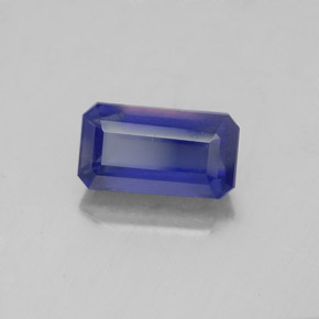 1.76カラットの天然バイオレットブルーアイオライト（9.4×5.3 mm・エメラルドカット）