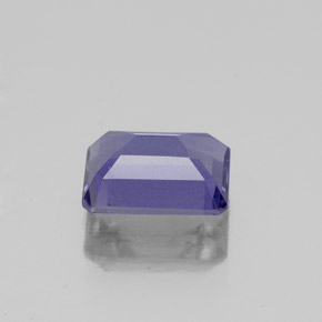 1.35カラットの天然バイオレットブルーアイオライト（8×6 mm・エメラルドカット）