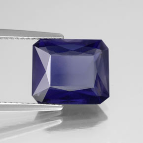 4.50カラットの天然バイオレットブルーアイオライト（11.6×9.8 mm・エメラルドカット）